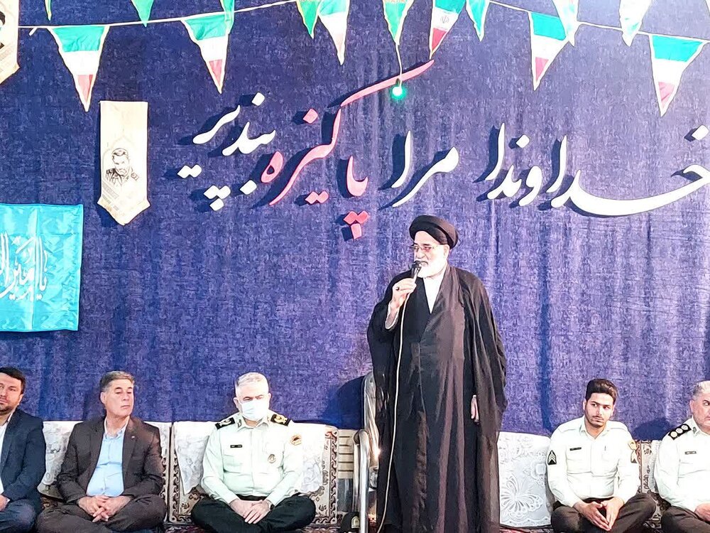 مزار شهدا ورامین در هفته فراجا گلباران شد