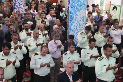 تصاویر/ حضور پرسنل انتظامی قروه در نماز جمعه و تجلیل از آنها