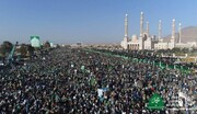 توافد الحشود الجماهيرية اليمنية إلى ميدان السبعين بالعاصمة صنعاء