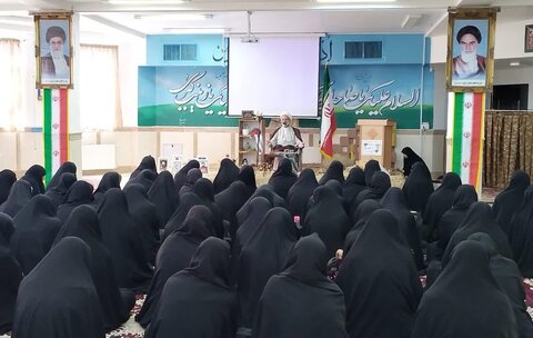 مدیر حوزه علمیه خواهران استان یزد، در جمع طلاب مدرسه علمیه حضرت زینب(سلام الله علیها) یزد