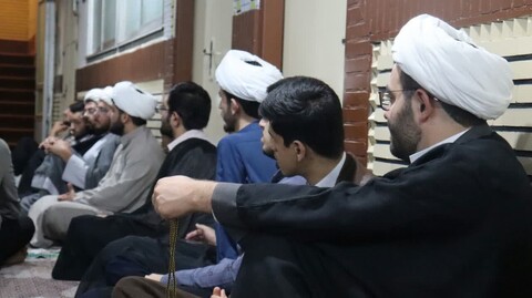 تصاویر/ نشست صمیمی مدیریت مدرسه علمیه امام خمینی(ره) ارومیه با طلاب