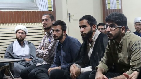 تصاویر/ نشست صمیمی مدیریت مدرسه علمیه امام خمینی(ره) ارومیه با طلاب