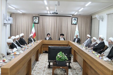 آیت الله حسینی بوشهری در دیدار رئیس رسانه ملی