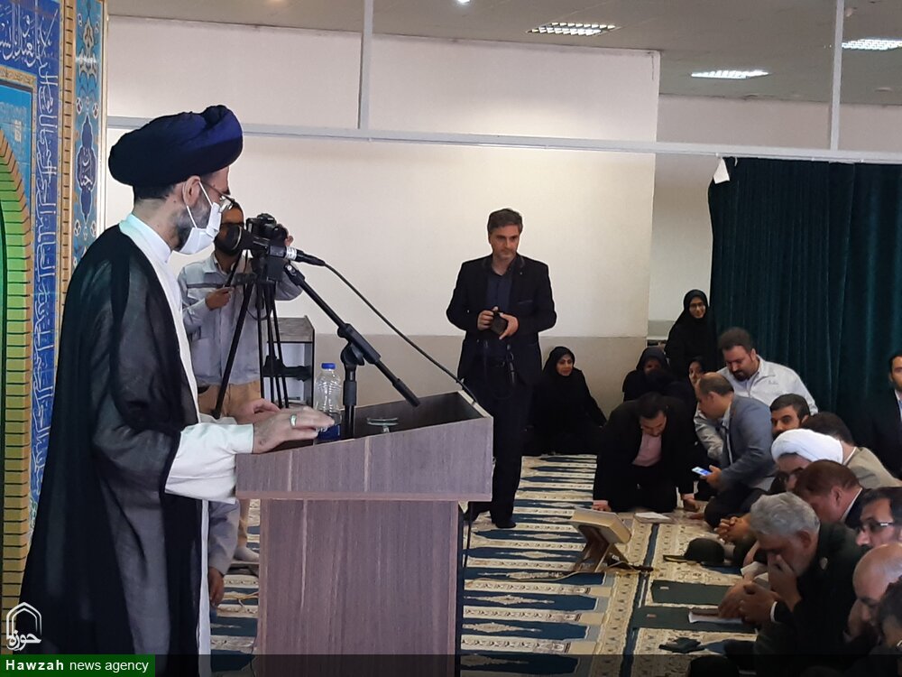 اقدام جالب امام جمعه کاشان در برگزاری نماز اول وقت + عکس