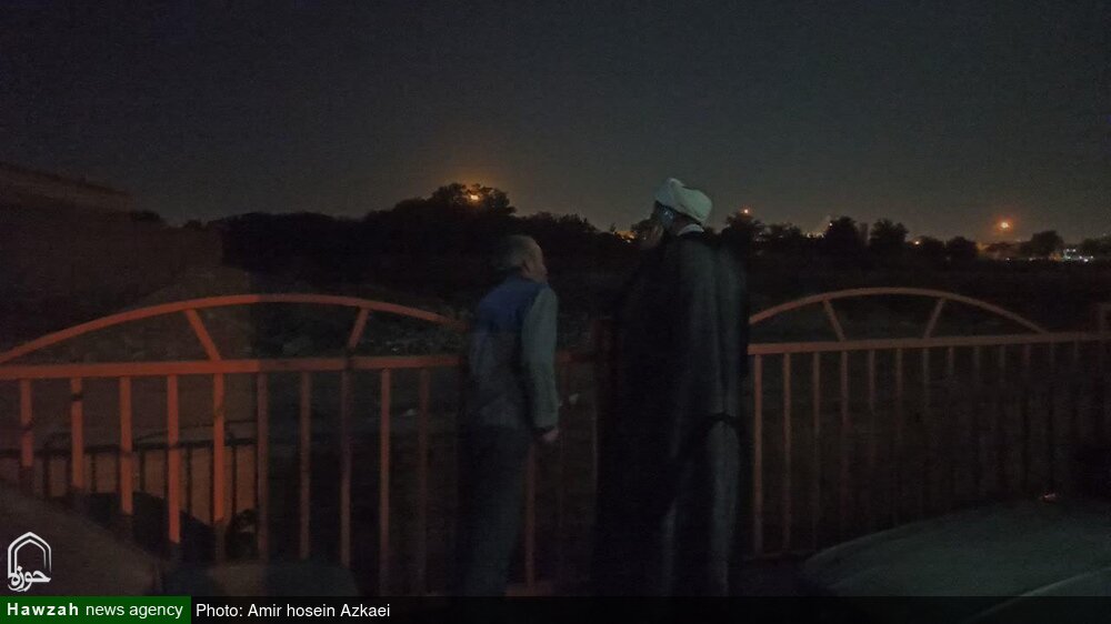 حضور شبانه امام جمعه همدان در یکی از مناطق حاشیهای شهر + عکس