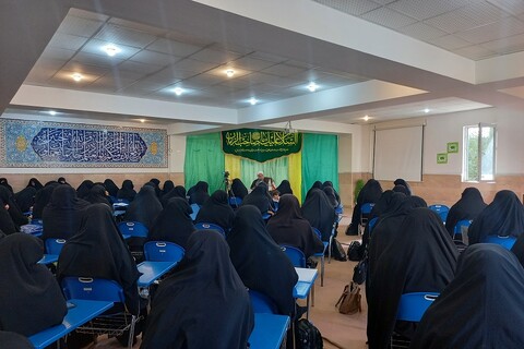 تصاویر/ ویژه برنامه تجدید بیعت با  امام زمان (ع) در مدرسه علمیه الزهرا (س) ارومیه