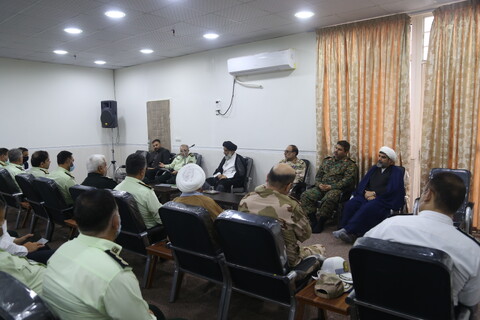 دیدار فرماندهان نیروی انتظامی استان با نماینده ولی فقیه در خوزستان