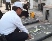 تصاویر/ غبارروبی گلزار شهدای دارالسلام کاشان به مناسبت گرامیداشت هفته نیروی انتظامی