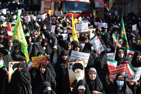 تصاویر/ اجتماع بانوان ارومیه در حمایت از حجاب و عفاف