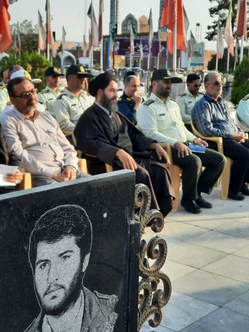 غبارروبی گلزار شهدای دارالسلام کاشان به مناسبت گرامیداشت هفته نیروی انتظامی