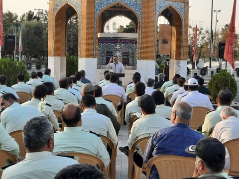 غبارروبی گلزار شهدای دارالسلام کاشان به مناسبت گرامیداشت هفته نیروی انتظامی