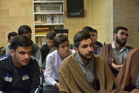 تصاویر/ حضور مدیر حوزه علمیه کردستان در جمع طلاب مدرسه علمیه قروه