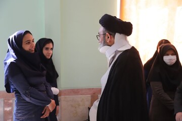 تصاویر | حضور نماینده ولی‌فقیه در استان آذربایجان شرقی در جمع دانش‌آموزان دختر