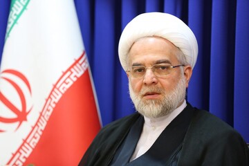 طلاب با مسائل روز جهان آشنا باشند