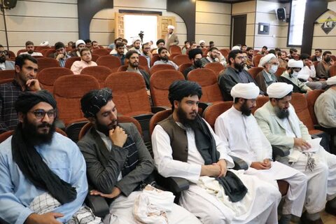 تصاویر| نشست طلاب شیعه و سنی به میزبانی مدرسه علمیه رضویه شیراز