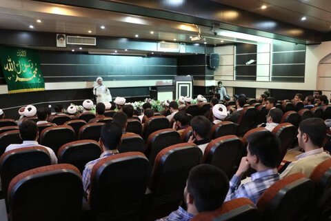 تصاویر| نشست طلاب شیعه و سنی به میزبانی مدرسه علمیه رضویه شیراز