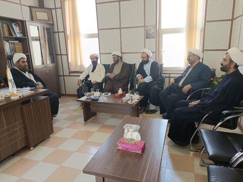 تصاویر / دیدار مدیر مرکز خدمات حوزه علمیه استان ومشاورین با مدیر جدید حوزه علمیه استان قزوین