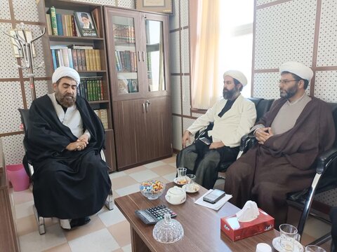 تصاویر / دیدار مدیر مرکز خدمات حوزه علمیه استان ومشاورین با مدیر جدید حوزه علمیه استان قزوین