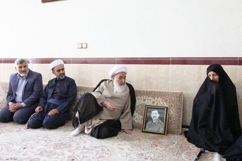 دیدار آیت الله علماء با خانواده شهید اهل سنت در هفته وحدت