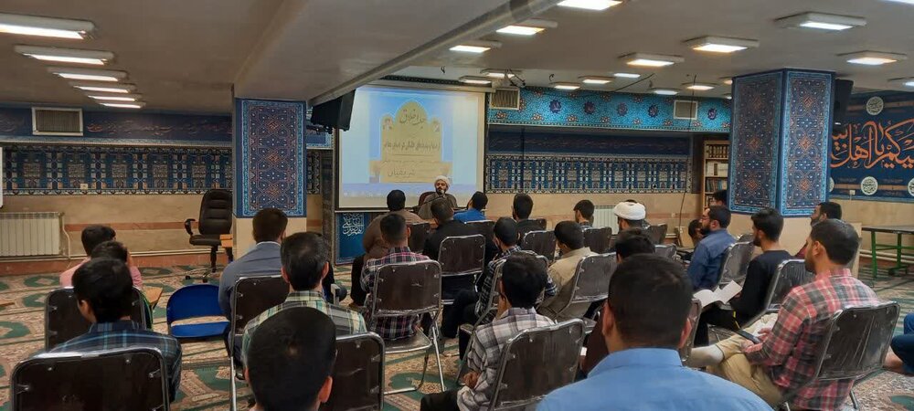 طلاب با تاریخ حوزه آشنا شوند