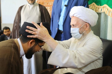 تصاویر / عمامه گذاری طلاب توسط آیت‌الله العظمی سبحانی