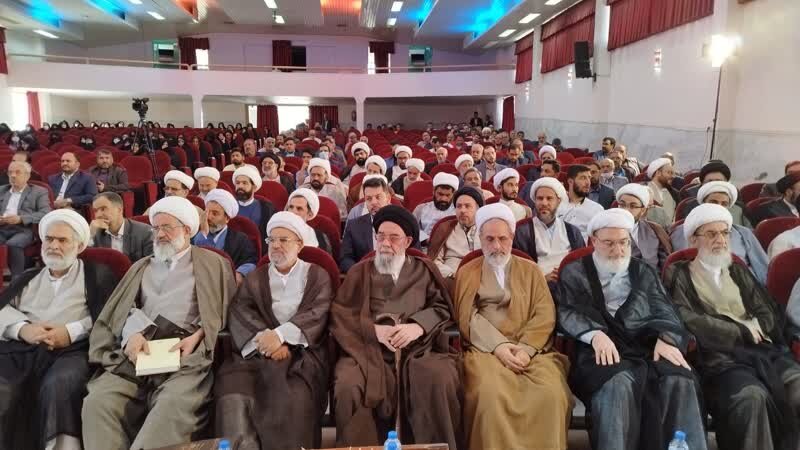 تکریم جایگاه عالم، تکریم جایگاه علم است