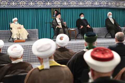 تصاویر/ دیدار جمعی از مردم، مسئولان و مهمانان کنفرانس وحدت اسلامی با رهبر معظم انقلاب