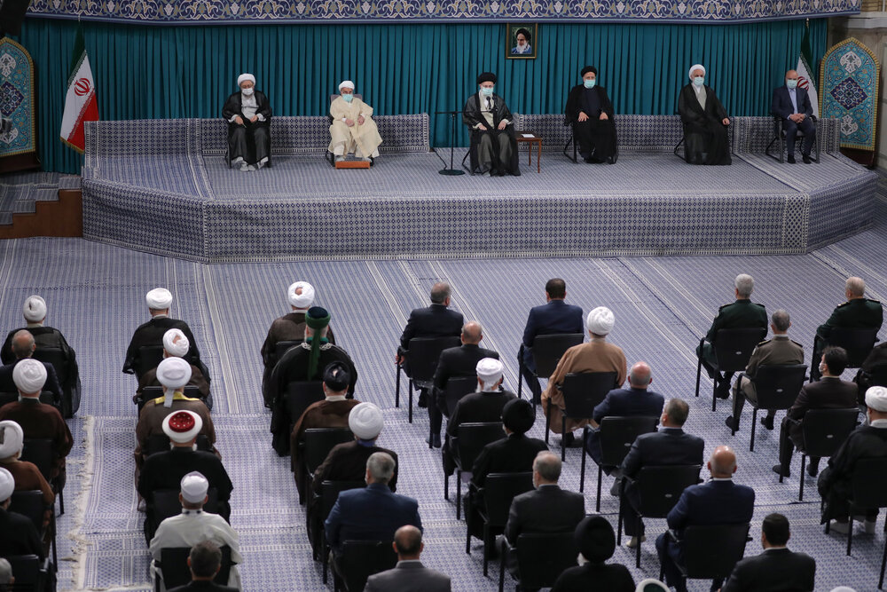 الوحدة العملية تعني حماية مصالح الأمة الإسلامية والعمل معاً ضد مخططات الاستكبار الوحدة العملية تعني حماية مصالح الأمة الإسلامية والعمل معاً ضد مخططات الاستكبار