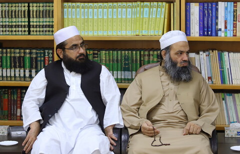 تصاویر/ دیدار وزیر امور مذهبی پاکستان با آیت الله اعرافی