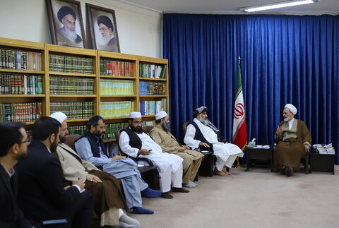 تصاویر/ دیدار وزیر امور مذهبی پاکستان با آیت الله اعرافی