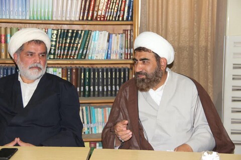 تصاویر/ نشست مدیر حوزه علمیه استان با اساتید،کادر و طلاب مدرسه علمیه امام صادق(ع)