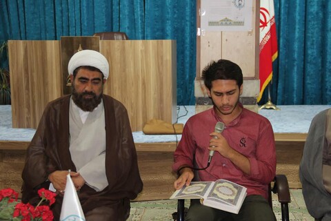 تصاویر/ نشست مدیر حوزه علمیه استان با اساتید،کادر و طلاب مدرسه علمیه امام صادق(ع)