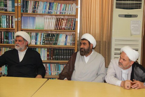 تصاویر/ نشست مدیر حوزه علمیه استان با اساتید،کادر و طلاب مدرسه علمیه امام صادق(ع)