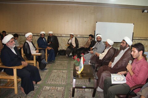 تصاویر/ نشست مدیر حوزه علمیه استان با اساتید،کادر و طلاب مدرسه علمیه امام صادق(ع)