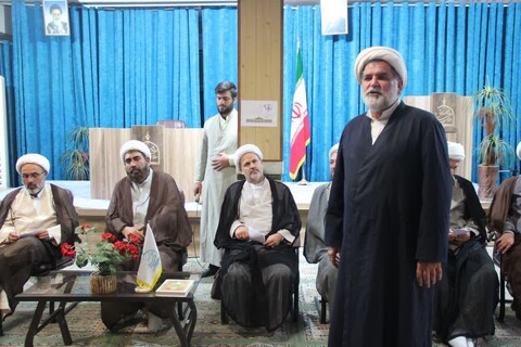 تصاویر/ نشست مدیر حوزه علمیه استان با اساتید،کادر و طلاب مدرسه علمیه امام صادق(ع)