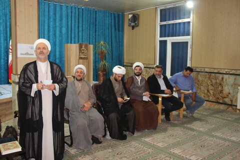 تصاویر/ نشست مدیر حوزه علمیه استان با اساتید،کادر و طلاب مدرسه علمیه امام صادق(ع)