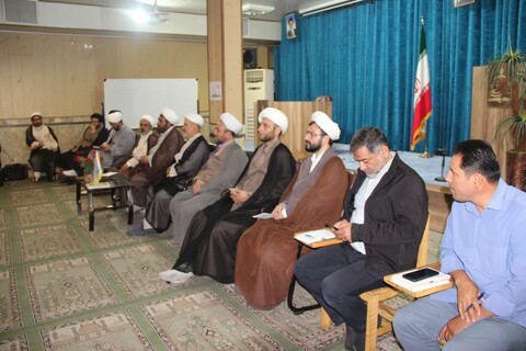 تصاویر/ نشست مدیر حوزه علمیه استان با اساتید،کادر و طلاب مدرسه علمیه امام صادق(ع)