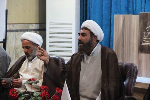 تصاویر/ نشست مدیر حوزه علمیه استان با اساتید،کادر و طلاب مدرسه علمیه امام صادق(ع)