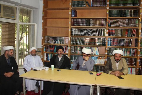تصاویر/ نشست مدیر حوزه علمیه استان با اساتید،کادر و طلاب مدرسه علمیه امام صادق(ع)