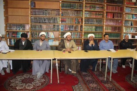 تصاویر/ نشست مدیر حوزه علمیه استان با اساتید،کادر و طلاب مدرسه علمیه امام صادق(ع)