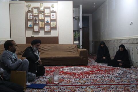 دیدار نماینده ولی فقیه در خوزستان با دو خانواده شهید دفاع مقدس