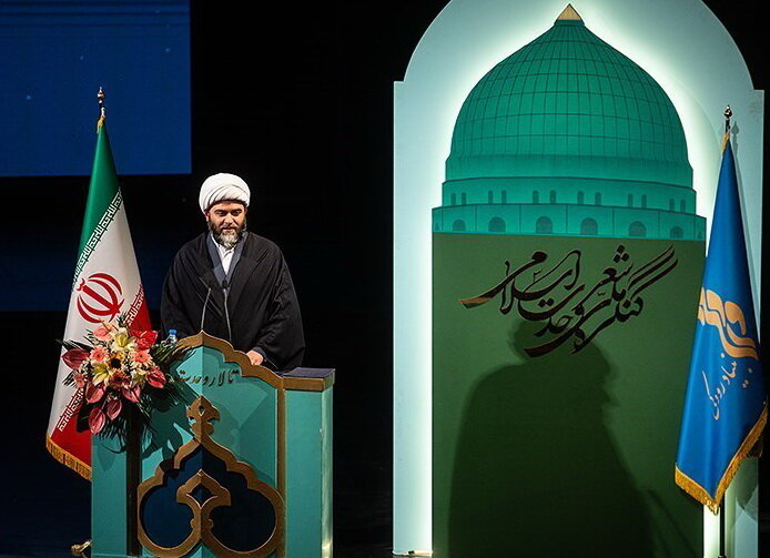 کنگره ملی شعر وحدت اسلامی به ایستگاه پایانی رسید | قمی: وحدت فلسفه بعثت رسول اسلام (ص) است