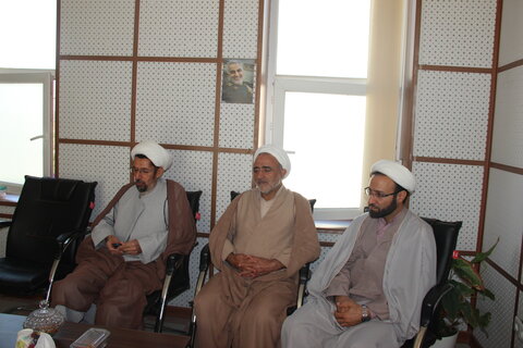 تصاویر / دیدار مسئول نمایندگی ولی فقیه در سپاه استان ،و مسئول دفتر شورای هماهنگی تبلیغات اسلامی با مدیر جدید حوزه علمیه استان قزوین