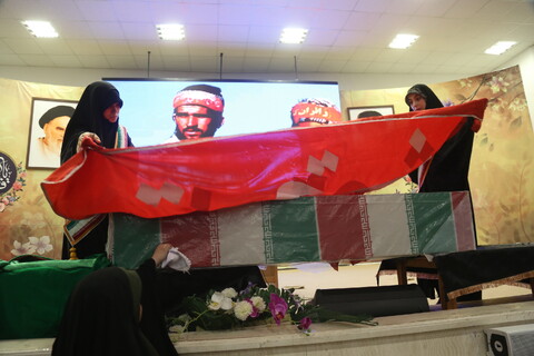 تصاویر/ برگزاری نشست بصیرت افزایی طلاب جامعه الزهرا با عطر حضور شهید گمنام