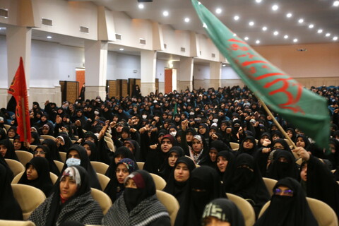 تصاویر/ برگزاری نشست بصیرت افزایی طلاب جامعه الزهرا با عطر حضور شهید گمنام