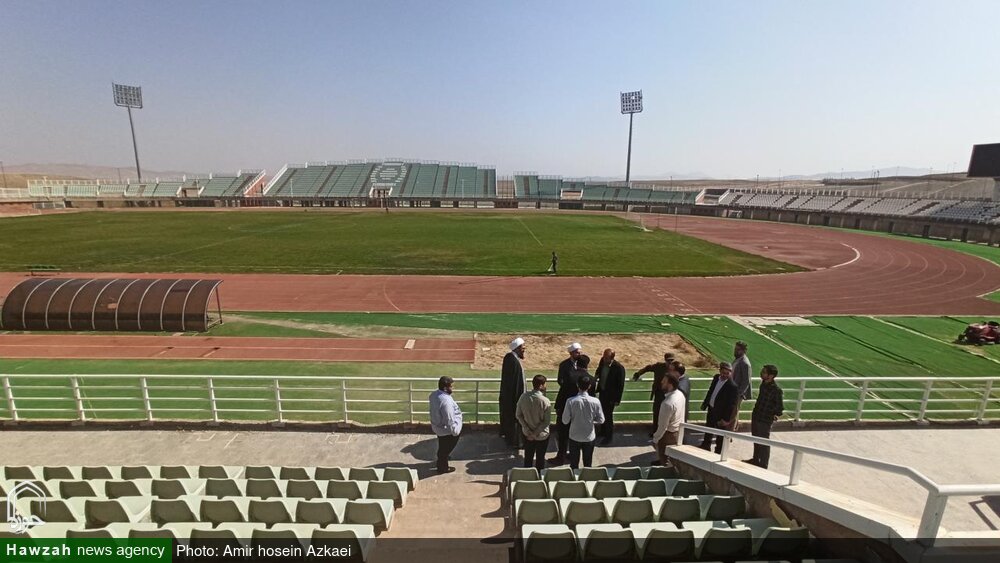 بازدید امام جمعه همدان از ورزشگاه شهید مفتح / محیطهای ورزشی و فرهنگی باید در اختیار نسل جوان باشد