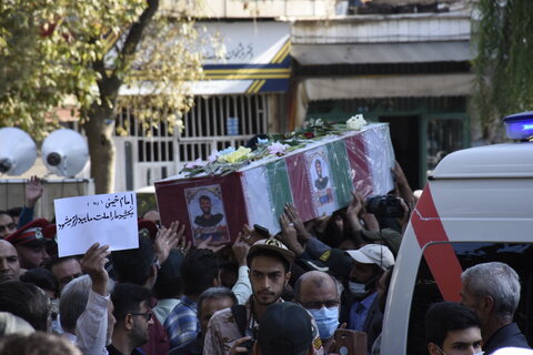 مراسم تشییع پیکر شهید مدافع امنیت در دورود لرستان