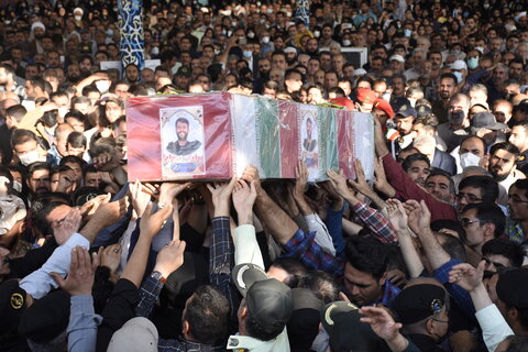 مراسم تشییع پیکر شهید مدافع امنیت در دورود لرستان