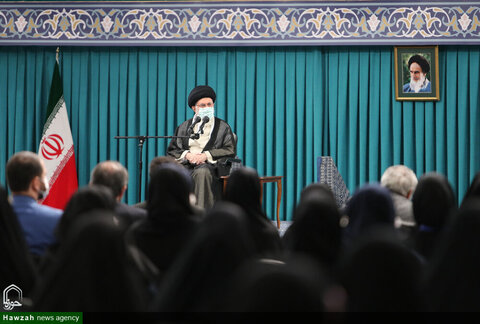 بالصور/ لقاء النّخب وأصحاب المواهب العلميّة المتفوّقة مع قائد الثورة الإسلاميّة