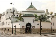 پیرس کی پہلی جامع مسجد کی تعمیر کے سو سال مکمل فرانسیسی صدر ایمانوئیل میکرون کا مسجد کا دورہ